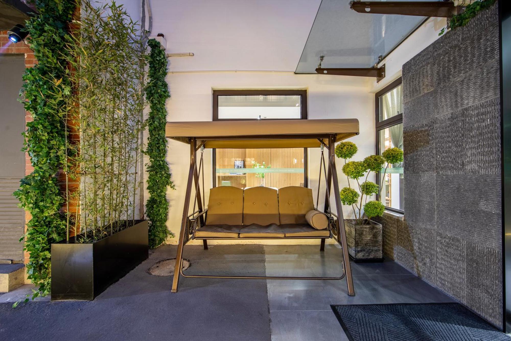 True Go Hotel - Shanghai Jing'An Temple Nanjing West Road Екстер'єр фото