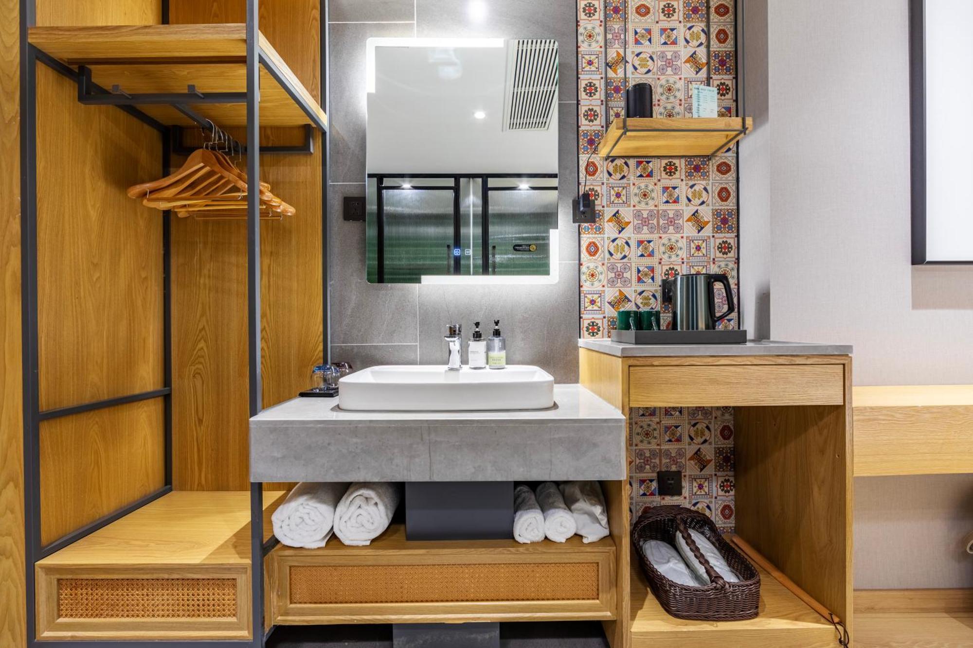 True Go Hotel - Shanghai Jing'An Temple Nanjing West Road Екстер'єр фото