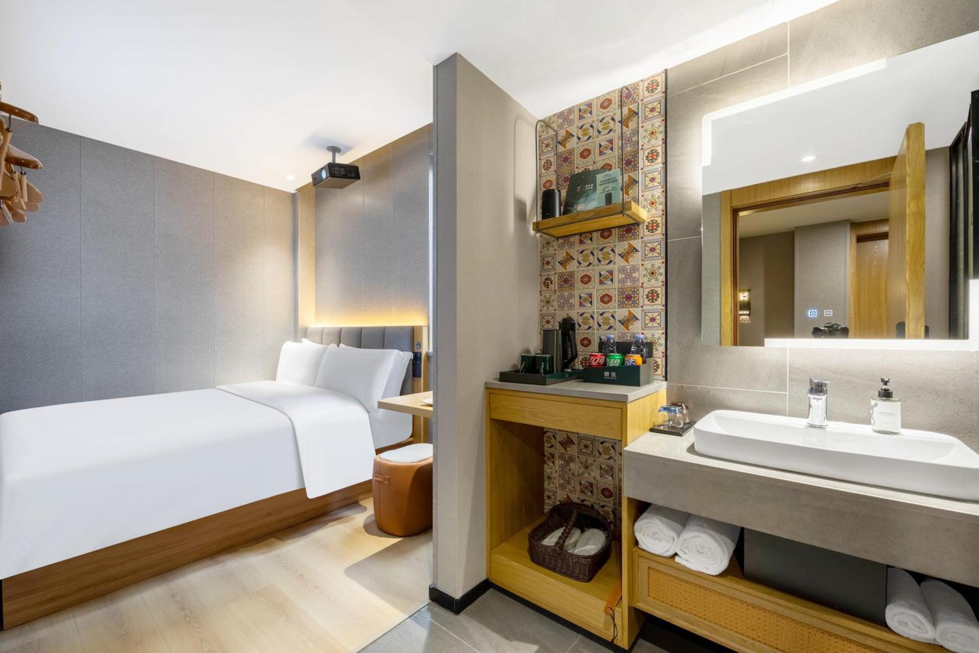 True Go Hotel - Shanghai Jing'An Temple Nanjing West Road Екстер'єр фото