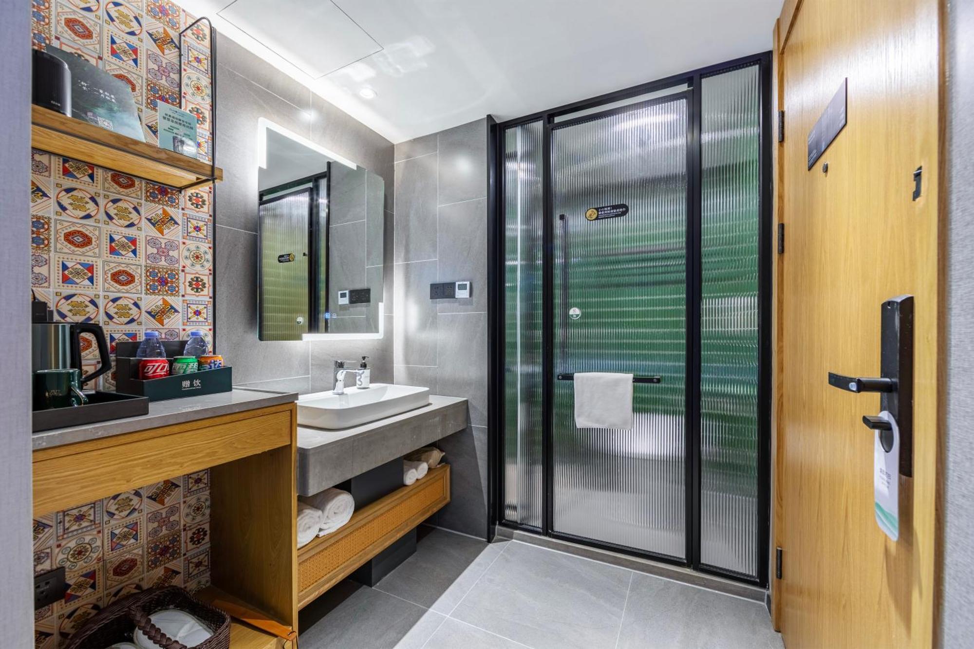 True Go Hotel - Shanghai Jing'An Temple Nanjing West Road Екстер'єр фото